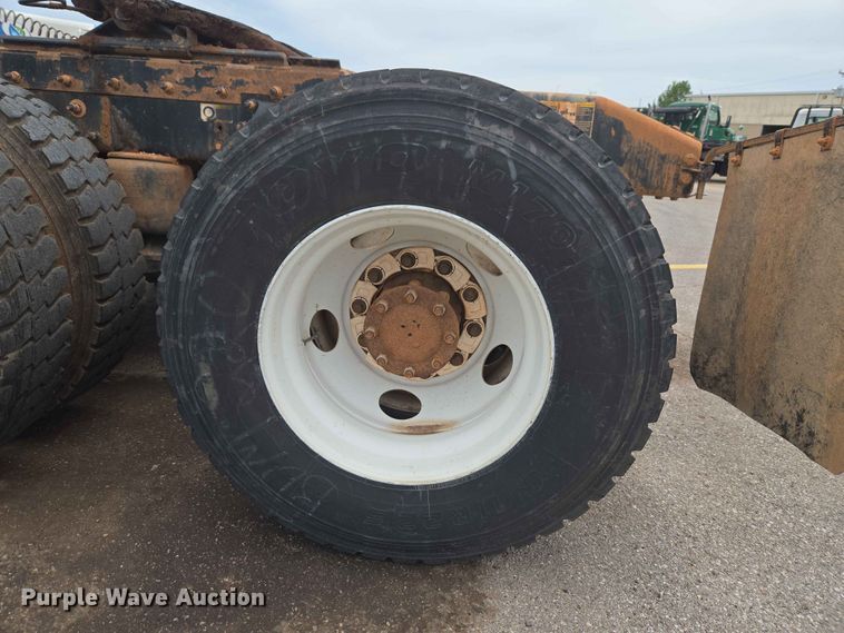 image for item EW0278 2018 Peterbilt 367 semi truck