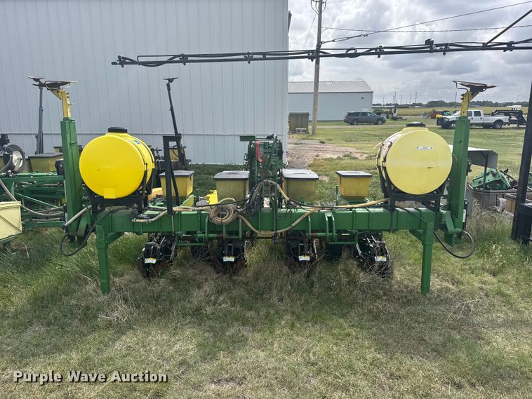 image for item EW4728 John Deere P7100 planter