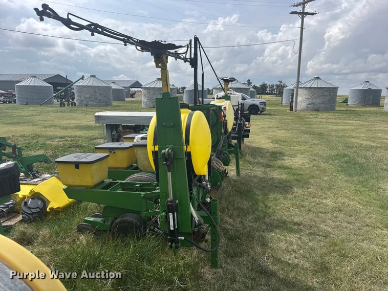 image for item EW4728 John Deere P7100 planter