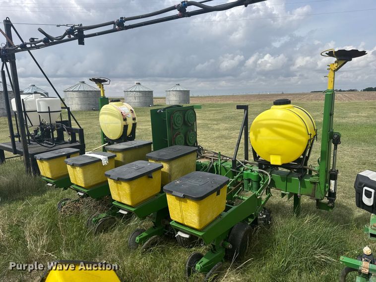 image for item EW4728 John Deere P7100 planter