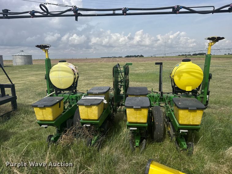 image for item EW4728 John Deere P7100 planter