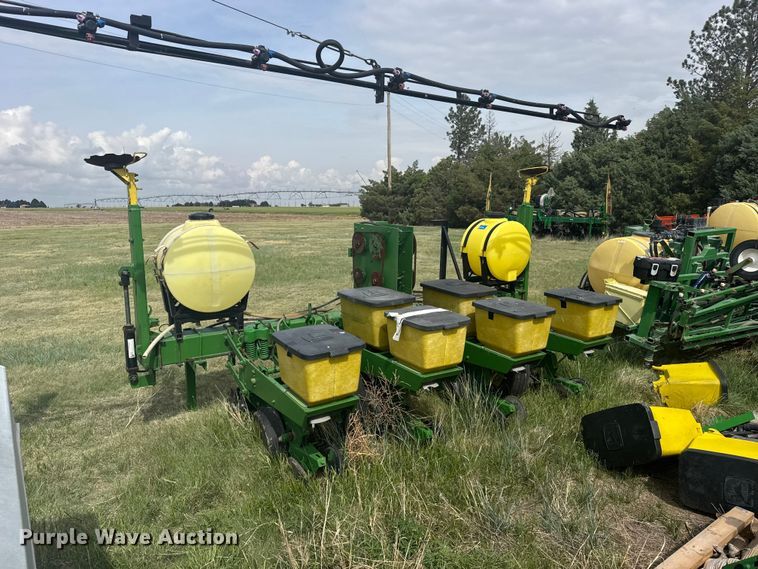 image for item EW4728 John Deere P7100 planter