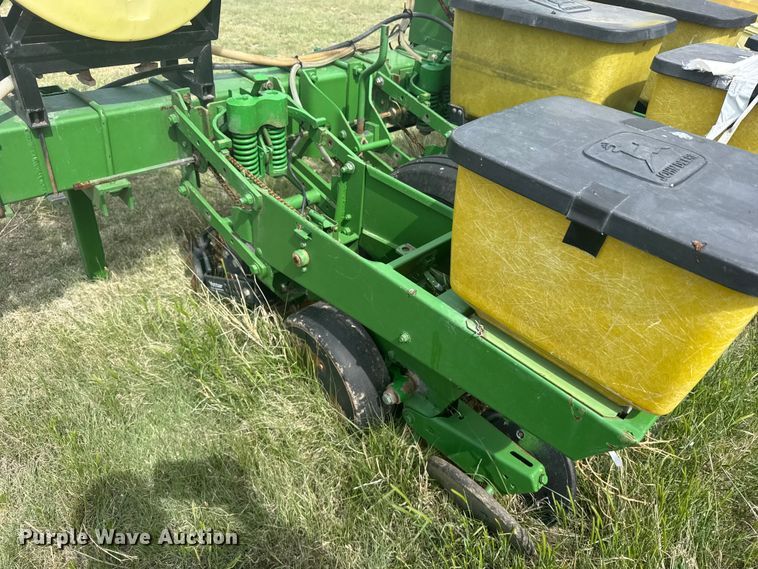 image for item EW4728 John Deere P7100 planter