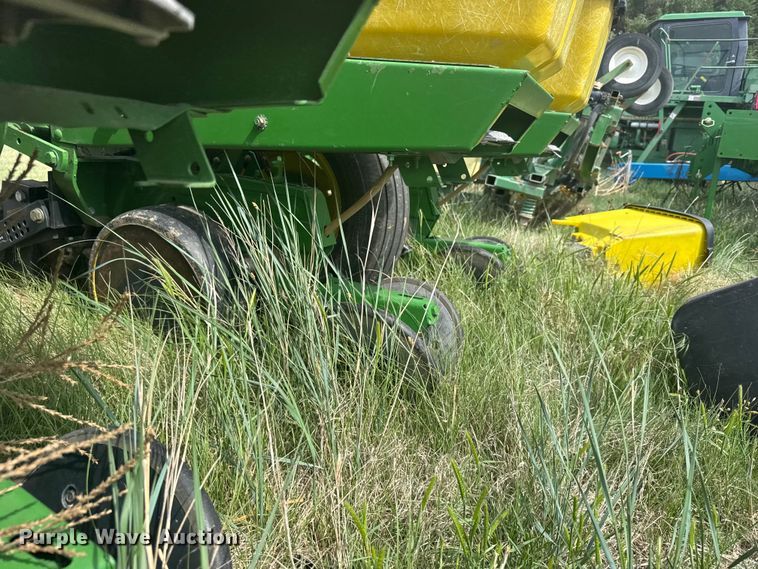 image for item EW4728 John Deere P7100 planter
