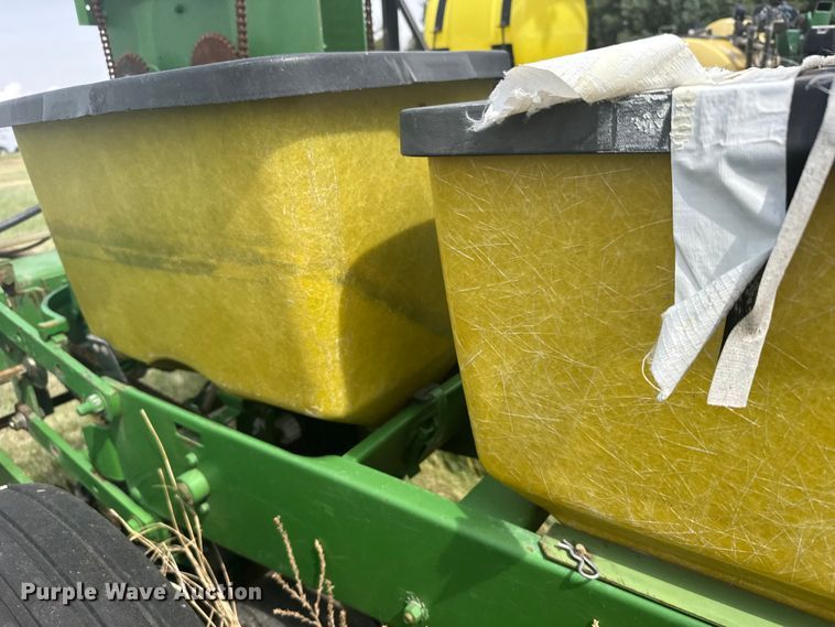 image for item EW4728 John Deere P7100 planter