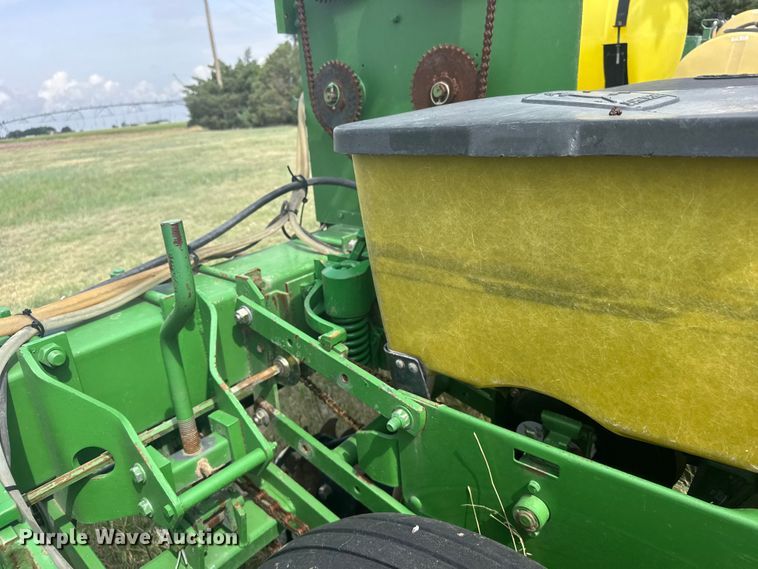 image for item EW4728 John Deere P7100 planter