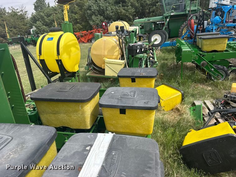 image for item EW4728 John Deere P7100 planter