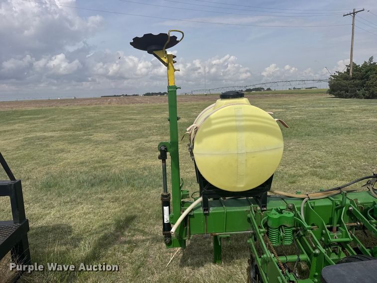 image for item EW4728 John Deere P7100 planter