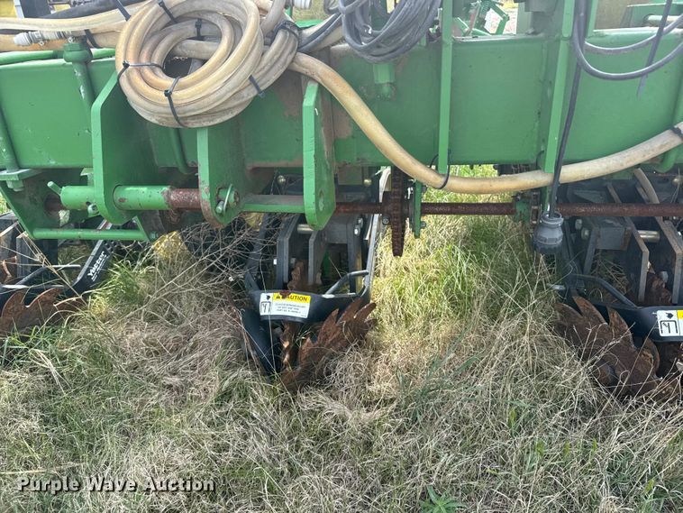 image for item EW4728 John Deere P7100 planter