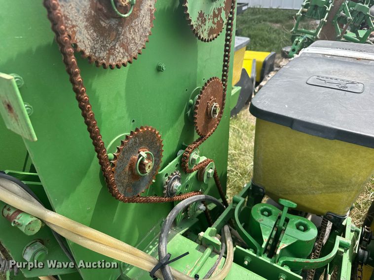 image for item EW4728 John Deere P7100 planter