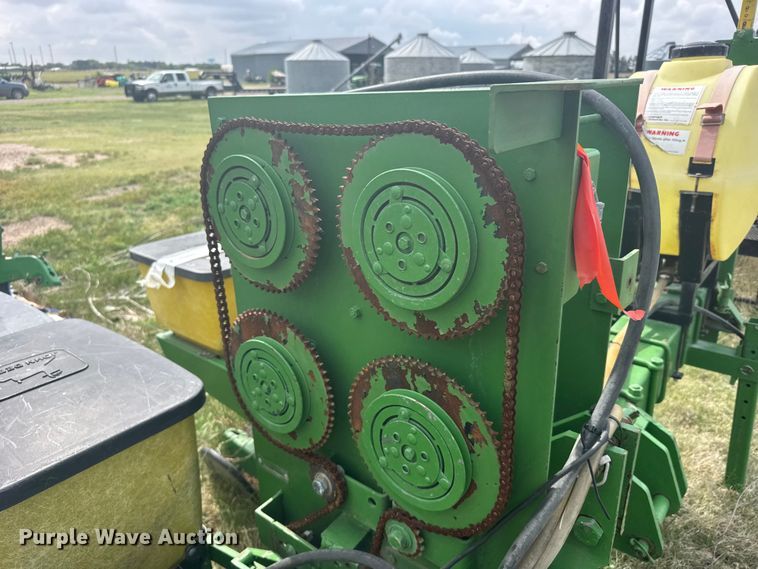 image for item EW4728 John Deere P7100 planter