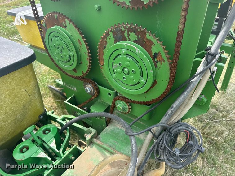 image for item EW4728 John Deere P7100 planter