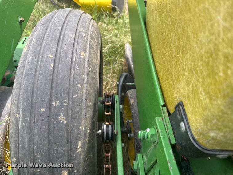 image for item EW4728 John Deere P7100 planter