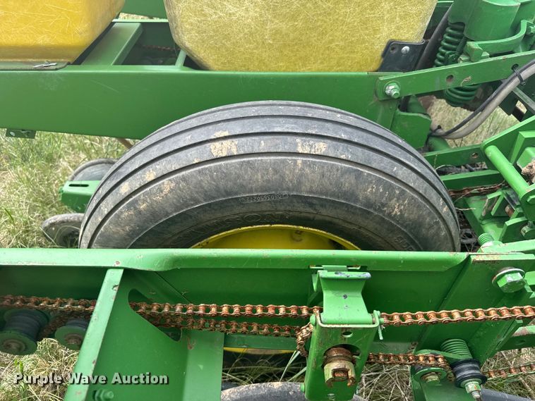 image for item EW4728 John Deere P7100 planter