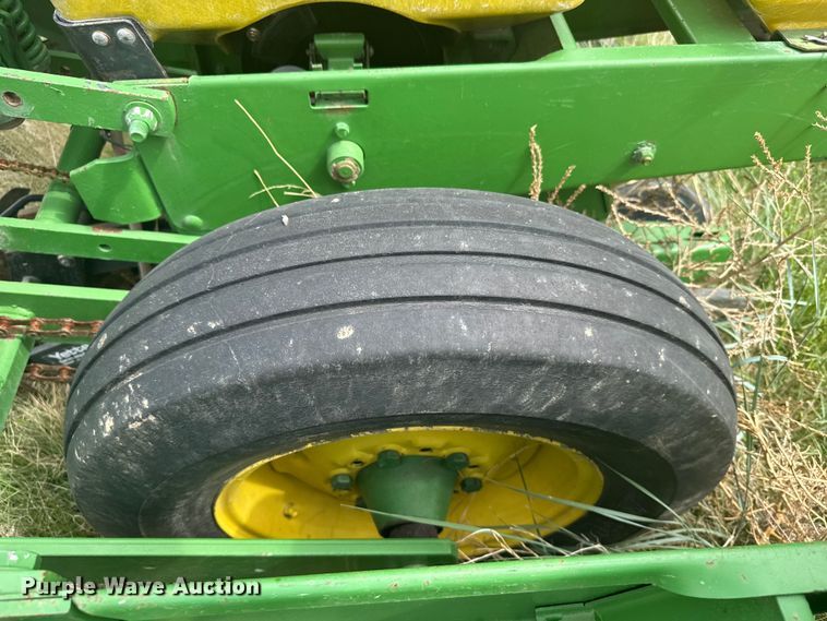 image for item EW4728 John Deere P7100 planter