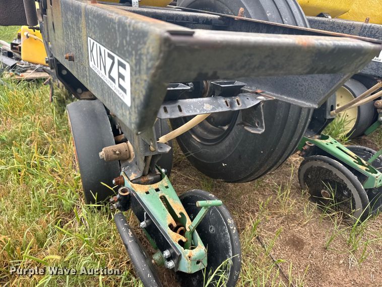 image for item EW4729 Kinze planter