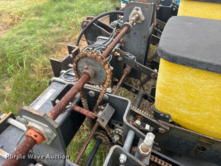 image for item EW4729 Kinze planter
