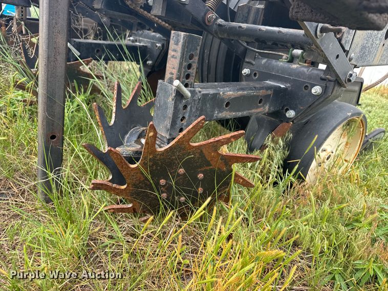 image for item EW4729 Kinze planter