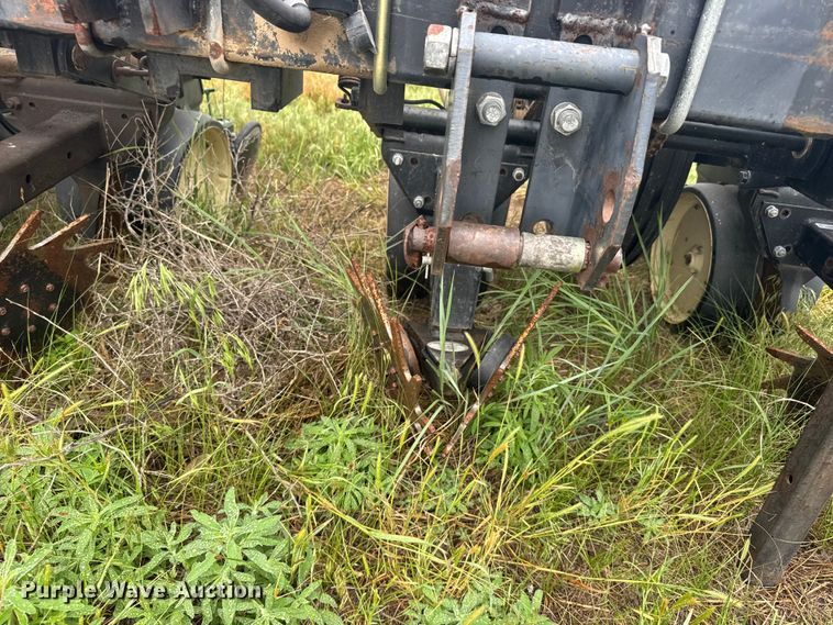 image for item EW4729 Kinze planter