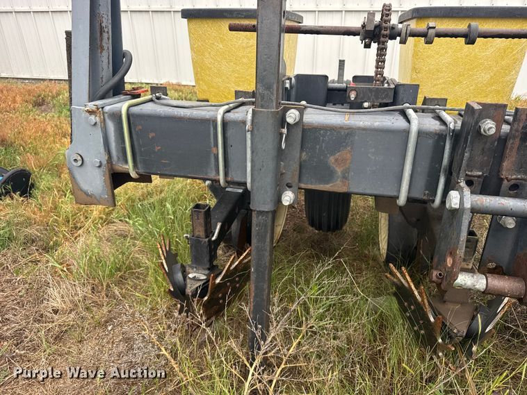 image for item EW4729 Kinze planter