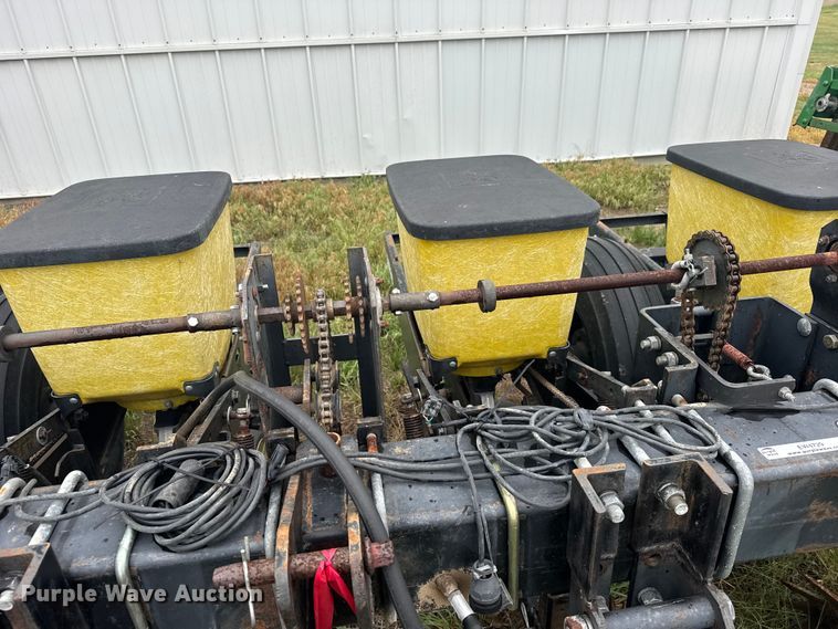 image for item EW4729 Kinze planter