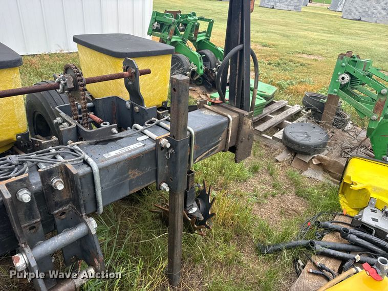 image for item EW4729 Kinze planter