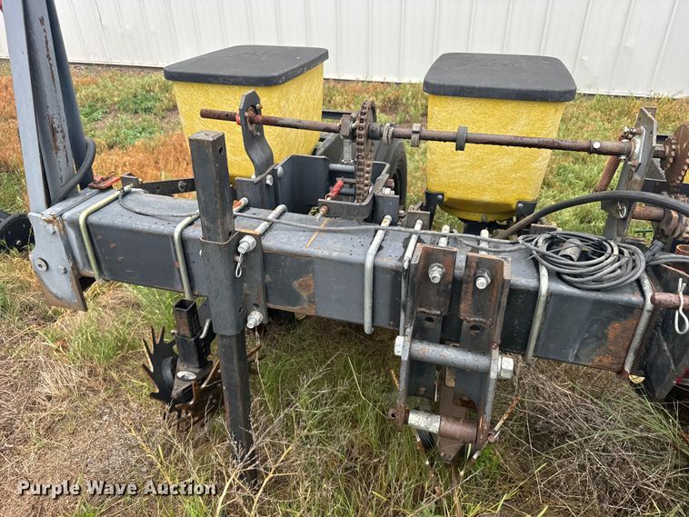 image for item EW4729 Kinze planter
