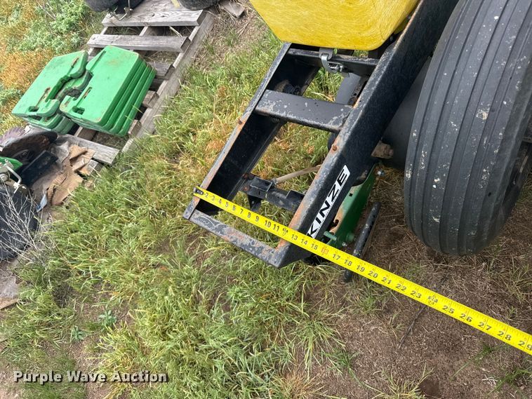 image for item EW4729 Kinze planter