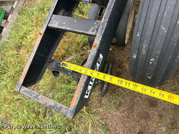 image for item EW4729 Kinze planter