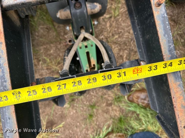 image for item EW4729 Kinze planter