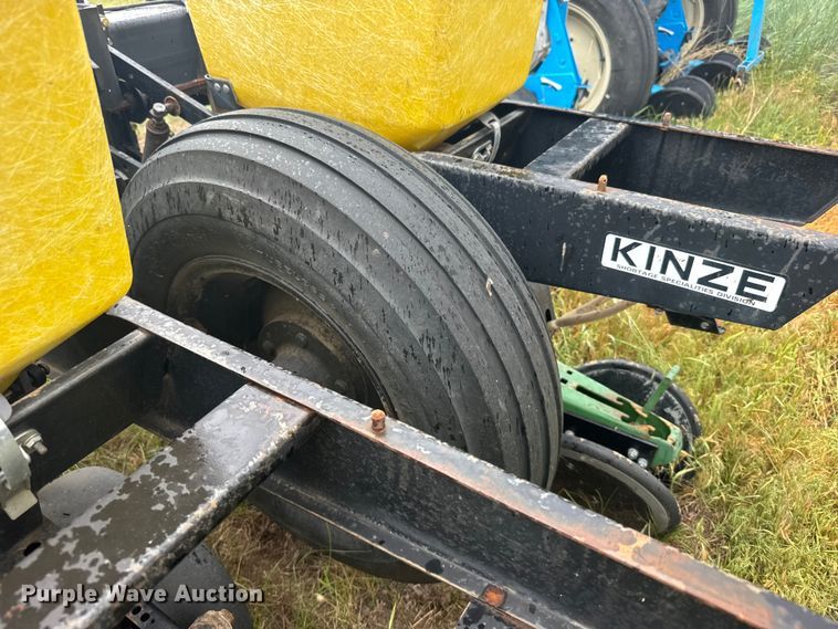 image for item EW4729 Kinze planter