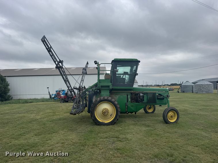 image for item EW4731 1995 John Deere 6500 sprayer