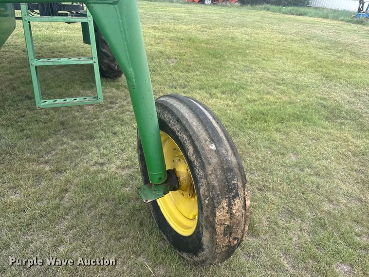 image for item EW4731 1995 John Deere 6500 sprayer
