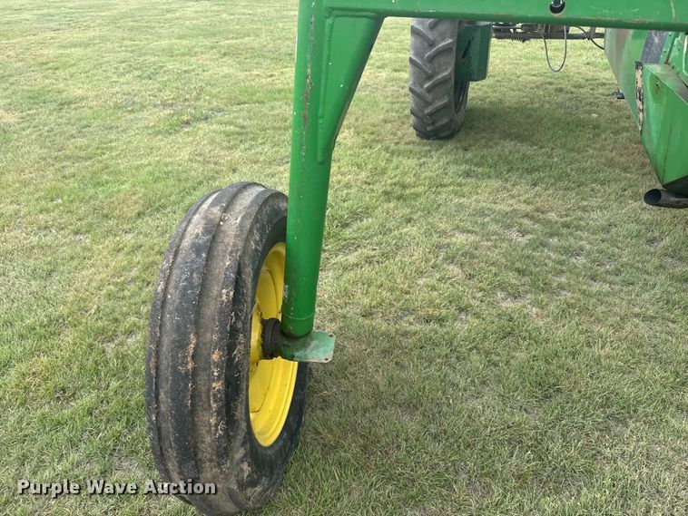 image for item EW4731 1995 John Deere 6500 sprayer
