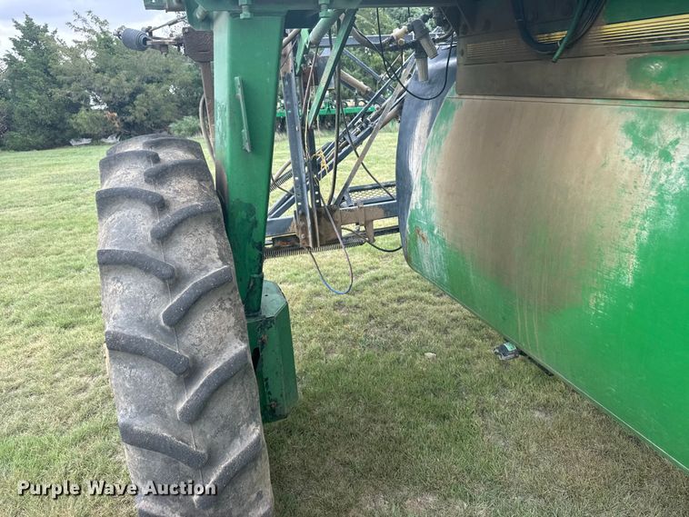 image for item EW4731 1995 John Deere 6500 sprayer