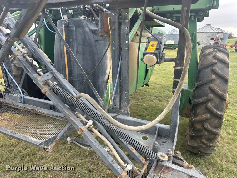 image for item EW4731 1995 John Deere 6500 sprayer