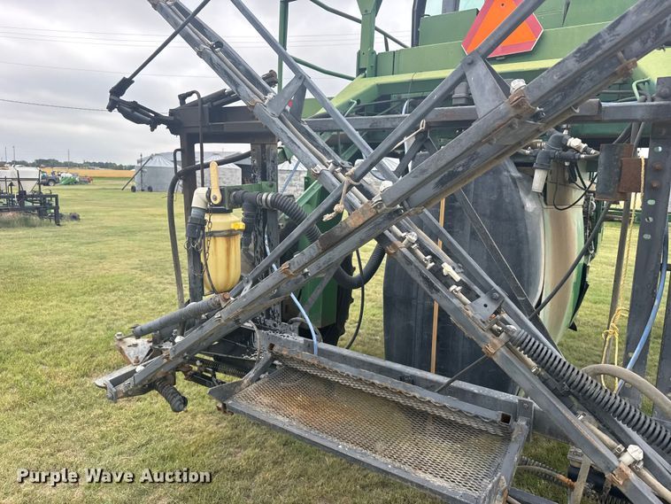 image for item EW4731 1995 John Deere 6500 sprayer
