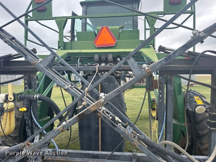 image for item EW4731 1995 John Deere 6500 sprayer