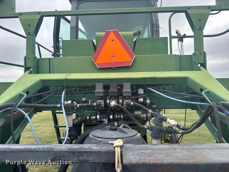 image for item EW4731 1995 John Deere 6500 sprayer
