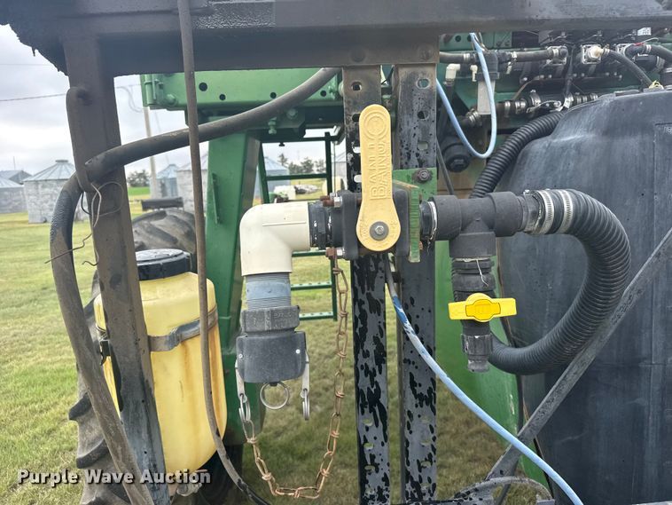 image for item EW4731 1995 John Deere 6500 sprayer