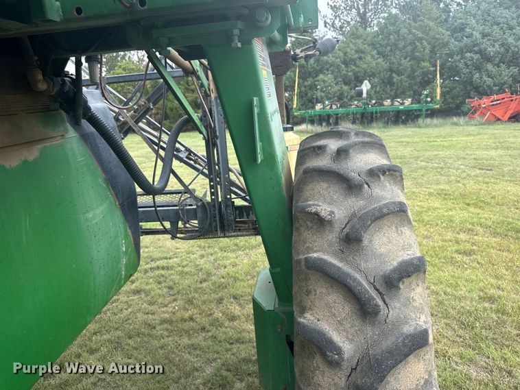 image for item EW4731 1995 John Deere 6500 sprayer