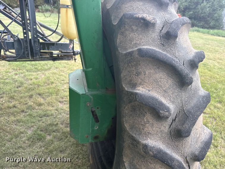 image for item EW4731 1995 John Deere 6500 sprayer