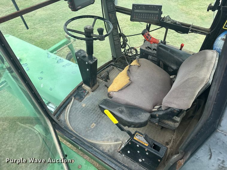 image for item EW4731 1995 John Deere 6500 sprayer