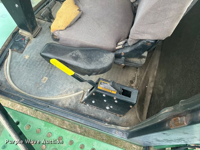 image for item EW4731 1995 John Deere 6500 sprayer