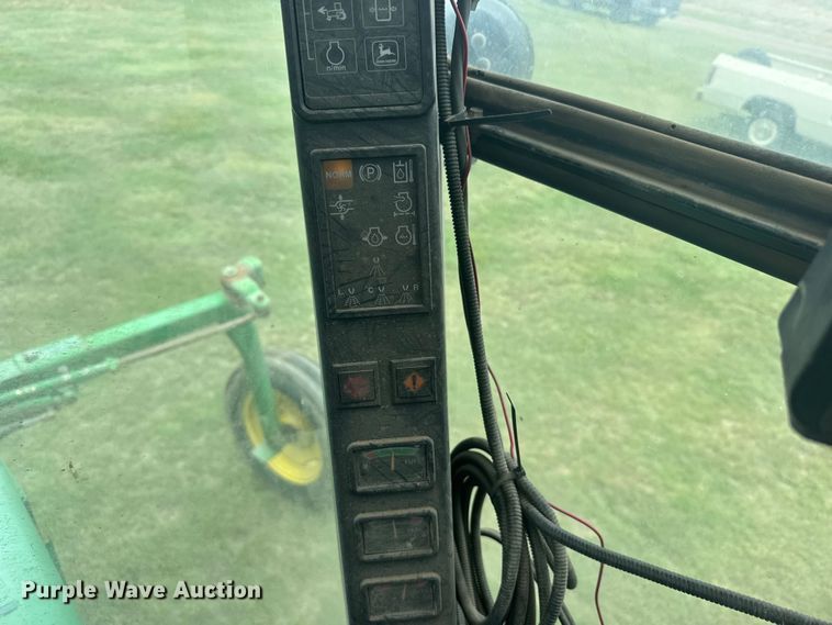 image for item EW4731 1995 John Deere 6500 sprayer