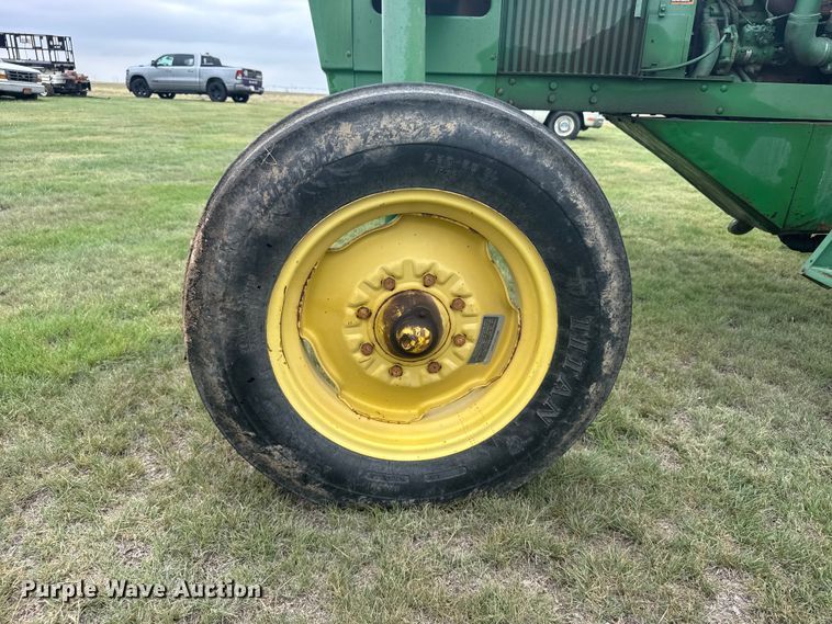 image for item EW4731 1995 John Deere 6500 sprayer