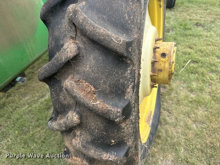 image for item EW4731 1995 John Deere 6500 sprayer