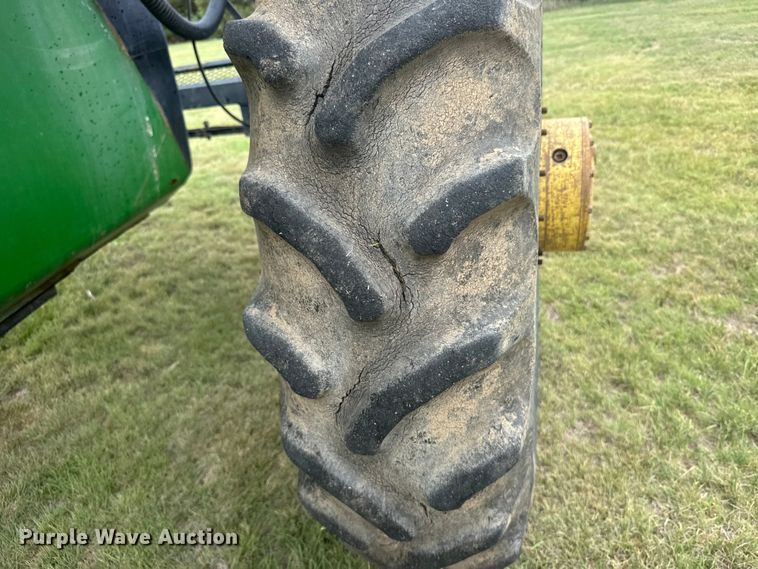 image for item EW4731 1995 John Deere 6500 sprayer