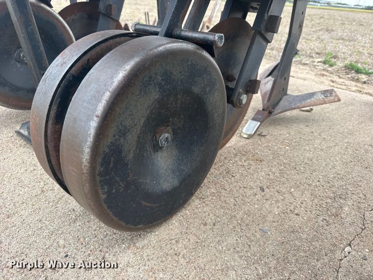 image for item EW4744 Field cultivator
