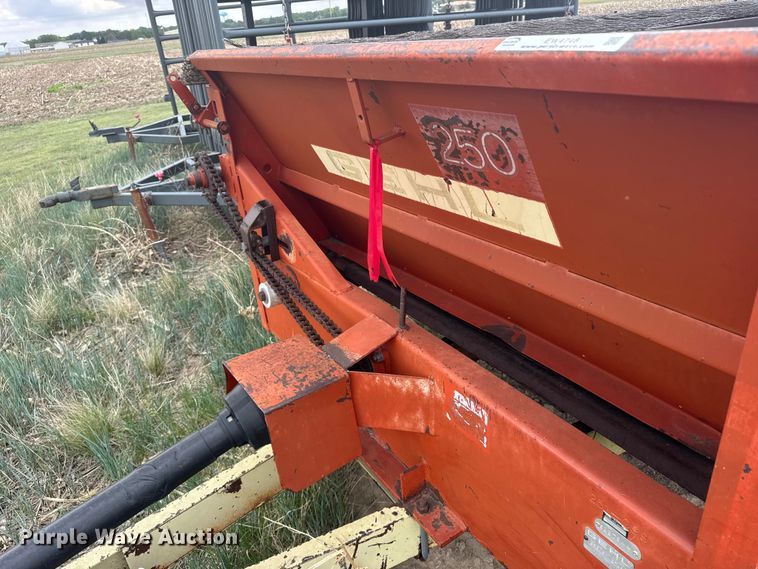 image for item EW4746 Gehl 250 manure spreader
